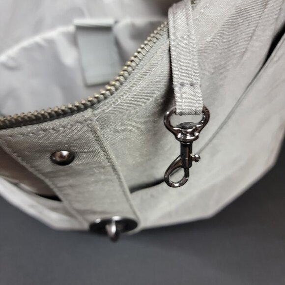 Baggallini Gray Crossbody Travel Bag – Multiple Zip Pockets, Great Condition! - Picture 7 of 14